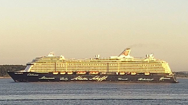 MEIN SCHIFF 4