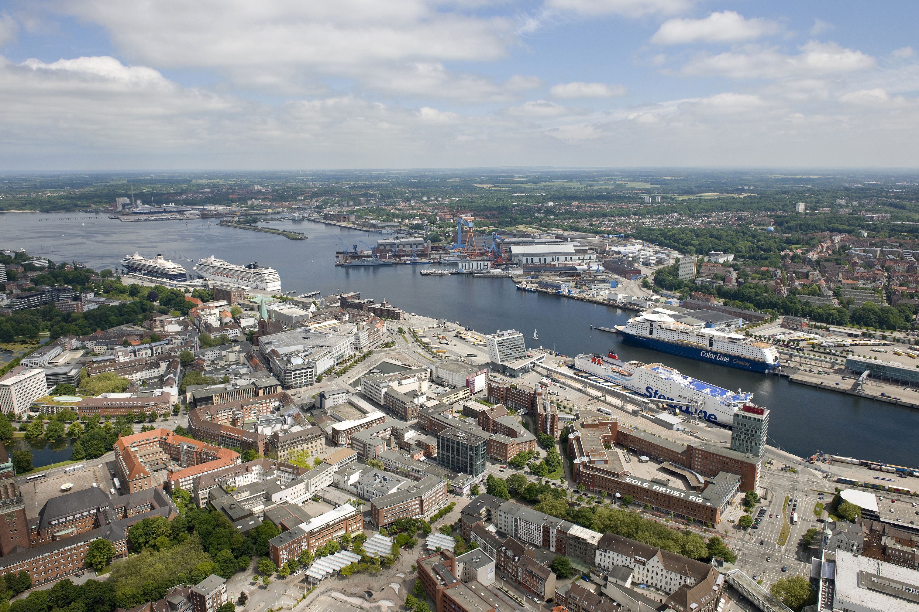 Seehafen Kiel Foto Peter Luehr